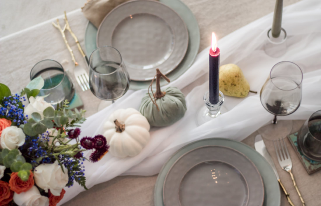 MIST GREEN AND NEUTRAL GRAY THANKSGIVING TABLESCAPE