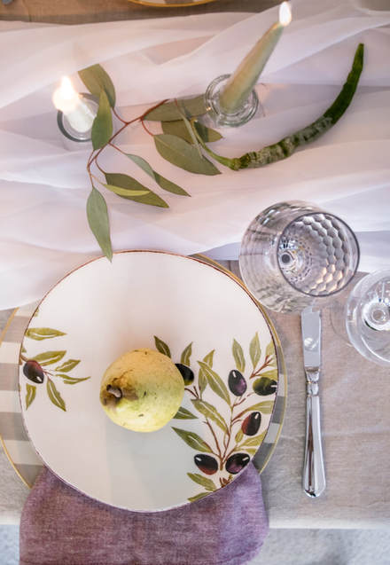 MAUVE AND GREEN THANKSGIVING TABLESCAPE