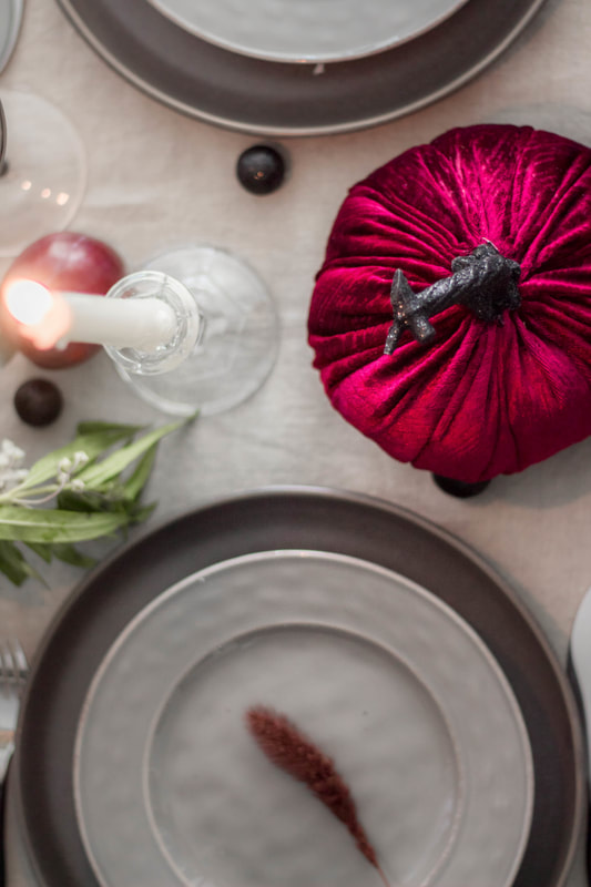 DARK AND MOODY TABLESCAPE WITH JEWEL TONES